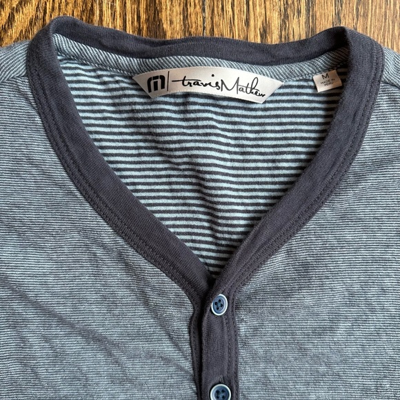 Travis Mathew Men’s quarter zip, Size M - Picture 2 of 4